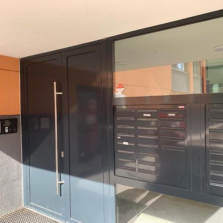 Air-Conditioned, 2 Room Apartment With Terrace Pressburg Exterior foto