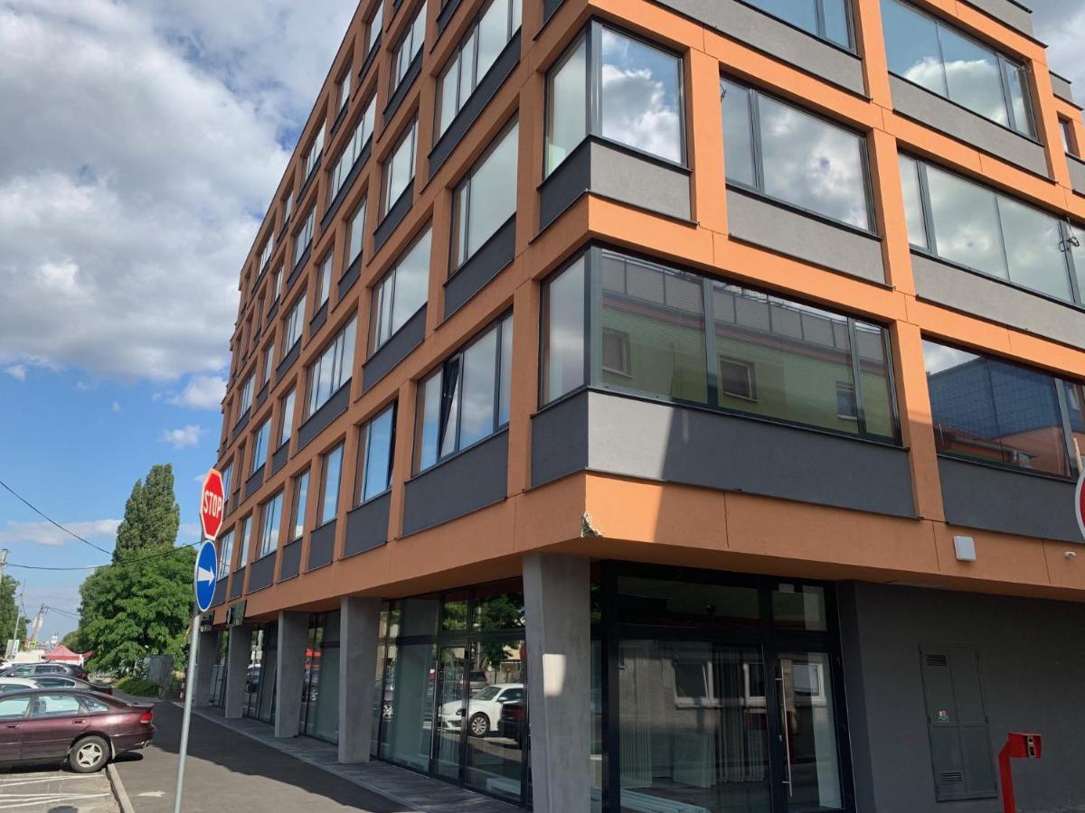 Air-Conditioned, 2 Room Apartment With Terrace Pressburg Exterior foto